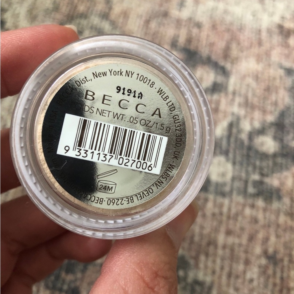 ✨ Becca Cosmetics Set and Refresh Setting Powder - Picture 4 of 4